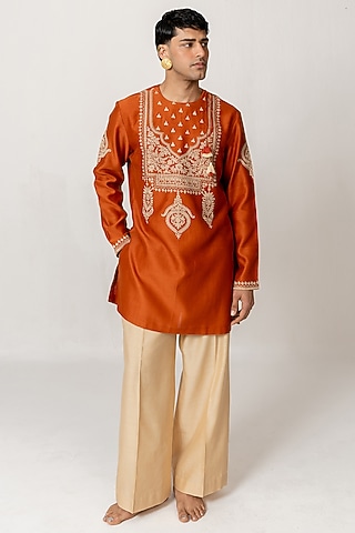 Burnt Orange Chanderi Dori Embroidered Handloom Short Kurta Set by Wabi Sabi Men