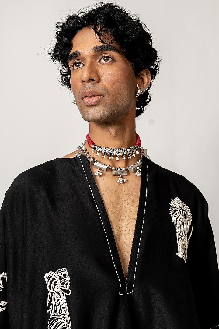 Black Chanderi Aari Embroidered Kaftan Set by Wabi Sabi Men at Pernia's Pop Up Shop