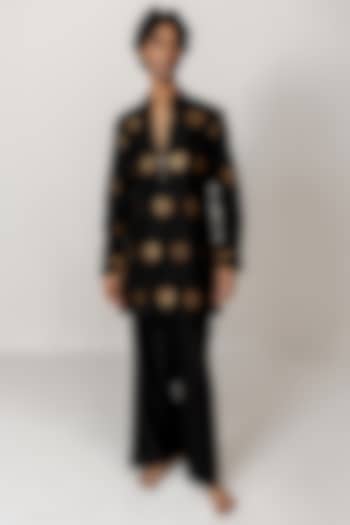 Black Chanderi Handloom Short Kurta Set by Wabi Sabi Men at Pernia's Pop Up Shop