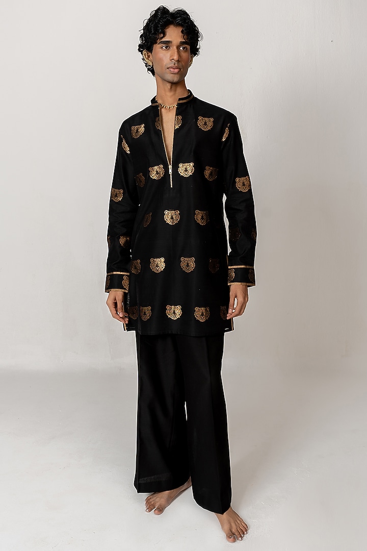 Black Chanderi Handloom Short Kurta Set by Wabi Sabi Men at Pernia's Pop Up Shop