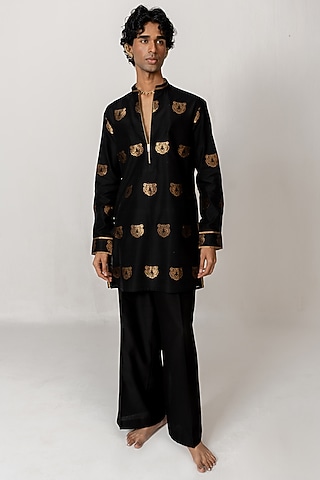 Black Chanderi Handloom Short Kurta Set by Wabi Sabi Men