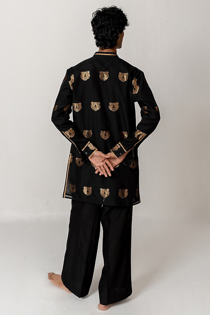 Black Chanderi Handloom Short Kurta Set by Wabi Sabi Men at Pernia's Pop Up Shop