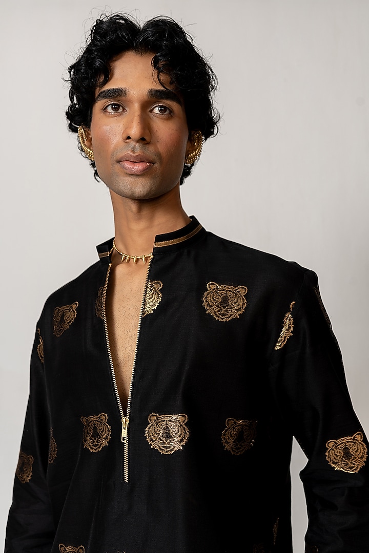 Black Chanderi Handloom Short Kurta Set by Wabi Sabi Men at Pernia's Pop Up Shop