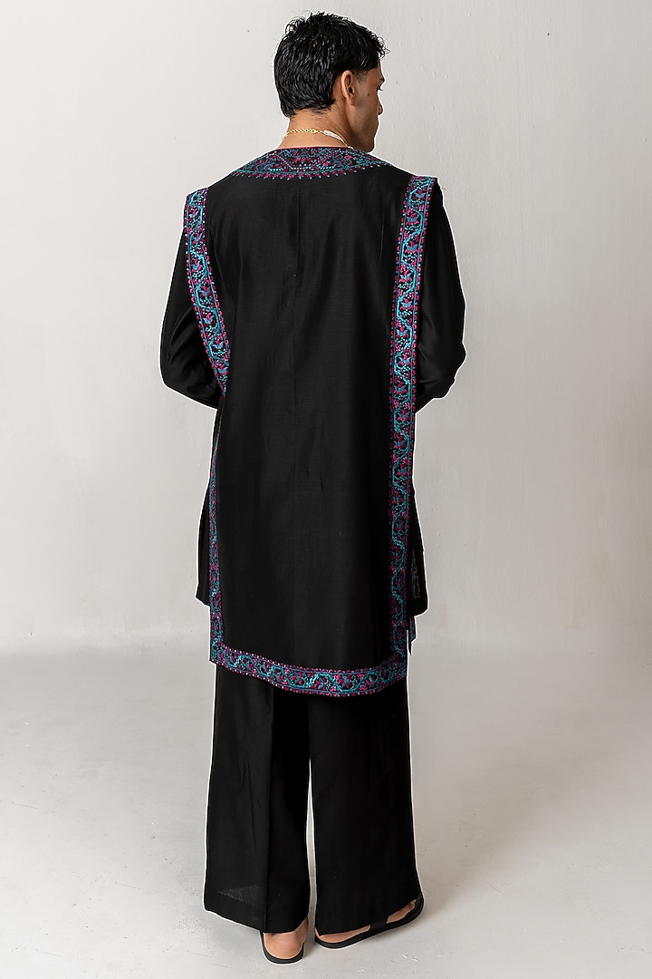 Black Chanderi Resham Embroidered Handloom Kurta Set by Wabi Sabi Men at Pernia's Pop Up Shop