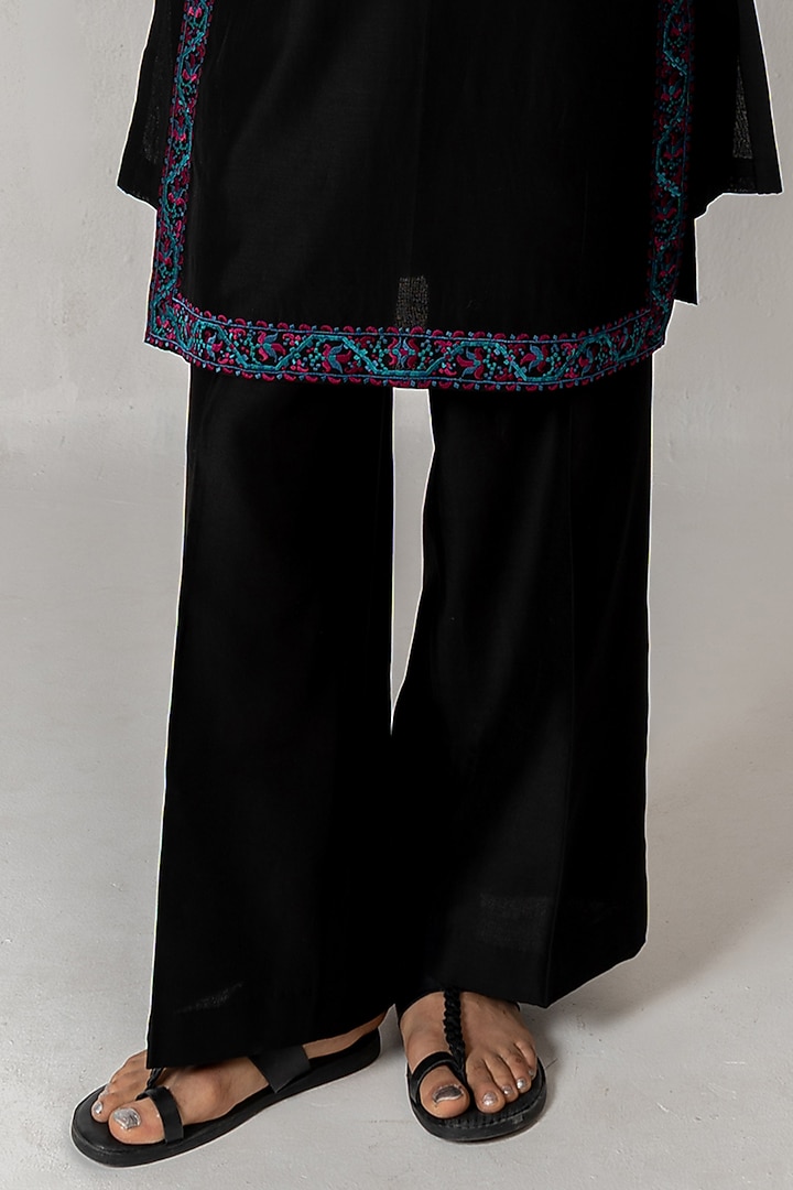 Black Chanderi Resham Embroidered Handloom Kurta Set by Wabi Sabi Men at Pernia's Pop Up Shop