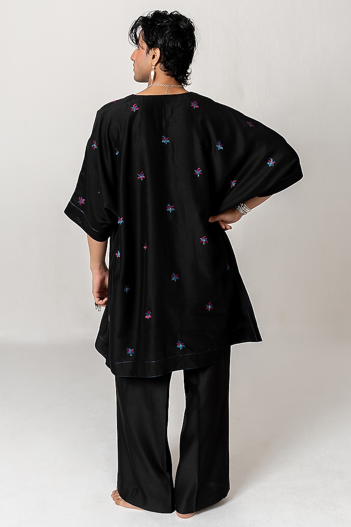 Black Chanderi Resham Embroidered Handloom Kurta Set by Wabi Sabi Men at Pernia's Pop Up Shop