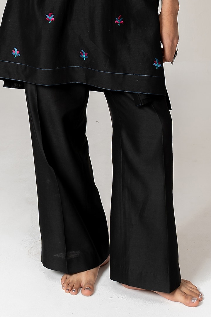 Black Chanderi Resham Embroidered Handloom Kurta Set by Wabi Sabi Men at Pernia's Pop Up Shop