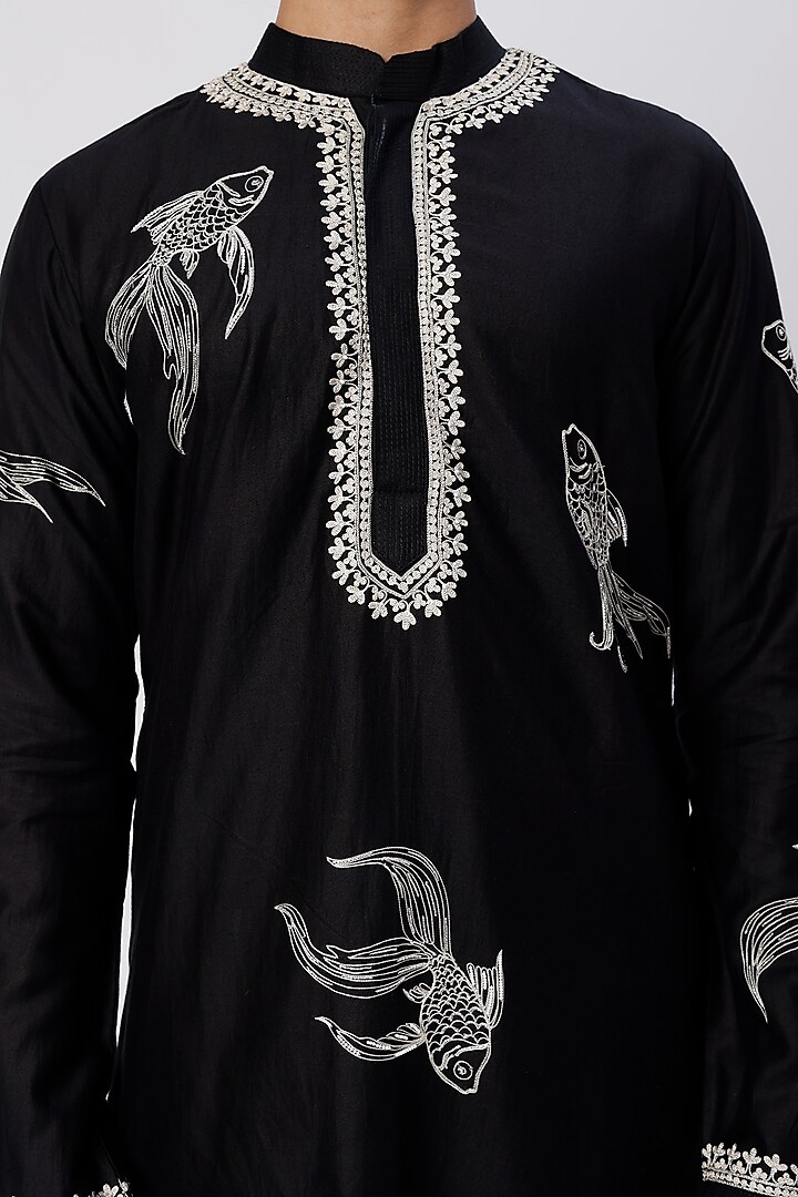 Black Embroidered Kurta Set by Wabi Sabi Men at Pernia's Pop Up Shop