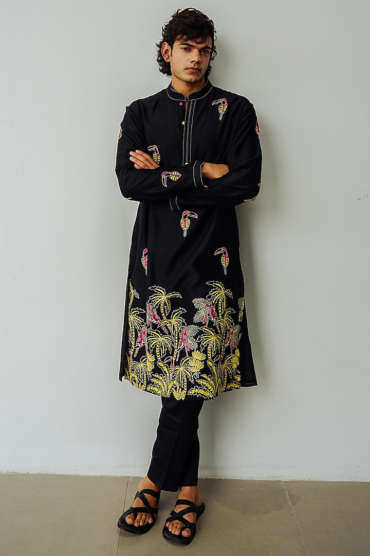Black Chanderi Embroidered Kurta Set by Wabi Sabi Men at Pernia's Pop Up Shop