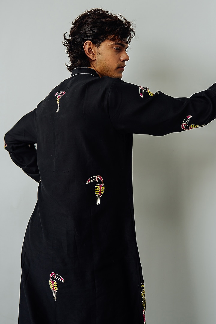 Black Chanderi Embroidered Kurta Set by Wabi Sabi Men at Pernia's Pop Up Shop