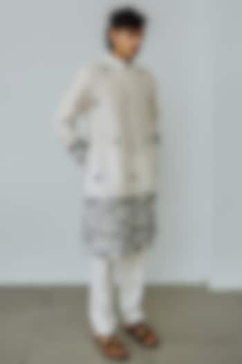 Ivory Chanderi Embroidered Kurta Set by Wabi Sabi Men at Pernia's Pop Up Shop
