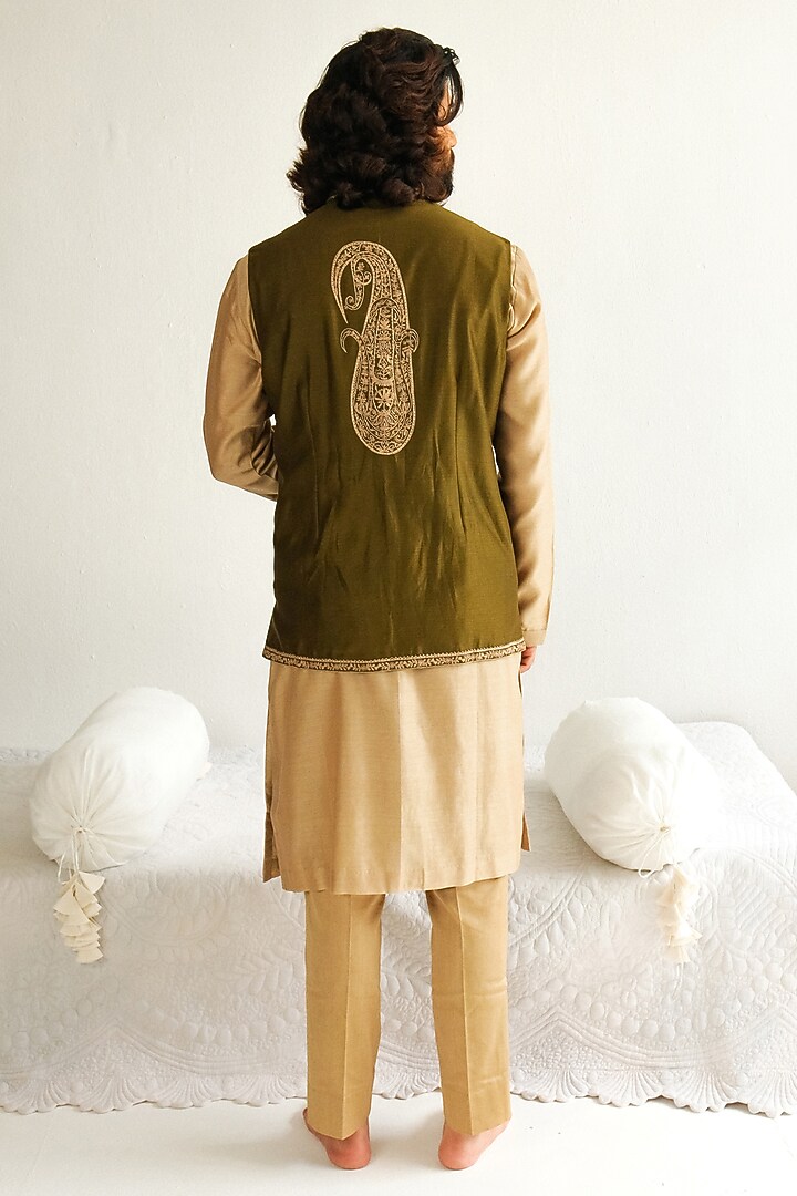Olive Chanderi Handloom Dori Embroidered Bundi Jacket Set by Wabi Sabi Men at Pernia's Pop Up Shop