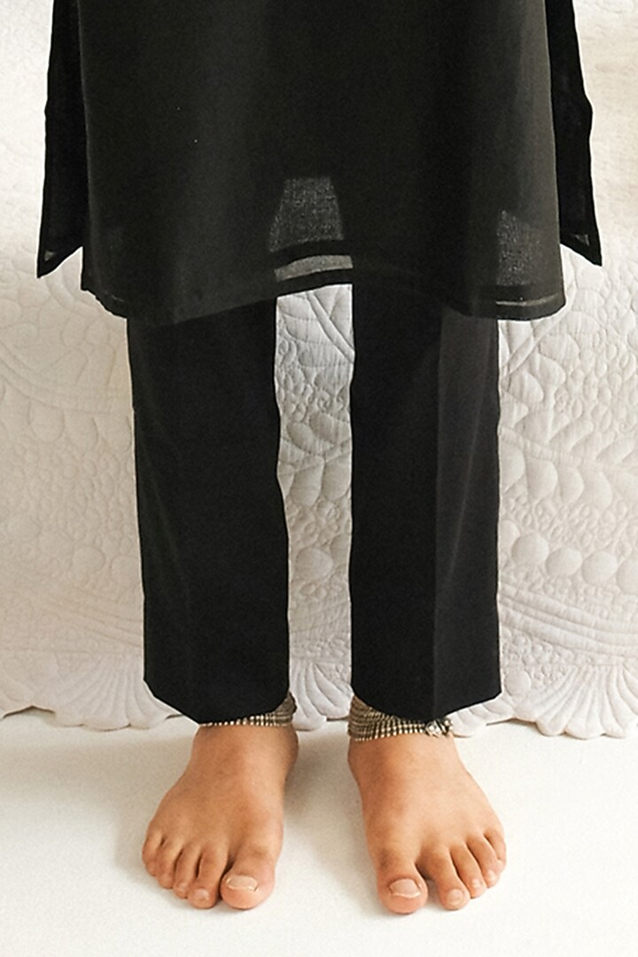 Black Chanderi Handloom Resham Embroidered Kurta Set by Wabi Sabi Men at Pernia's Pop Up Shop