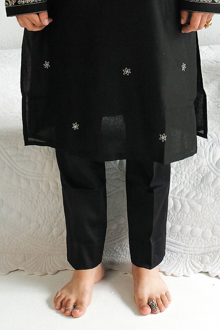 Black Chanderi Handloom Cutdana Embroidered Kurta Set by Wabi Sabi Men at Pernia's Pop Up Shop