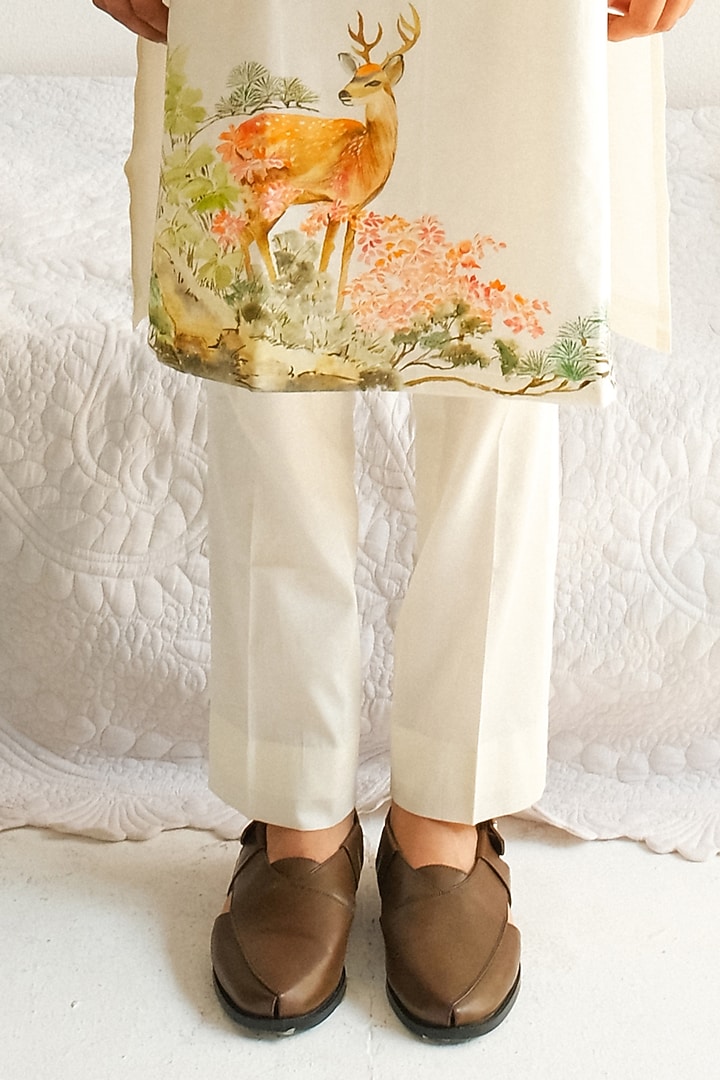 Ivory Chanderi Handloom Handpainted Kurta Set by Wabi Sabi Men at Pernia's Pop Up Shop