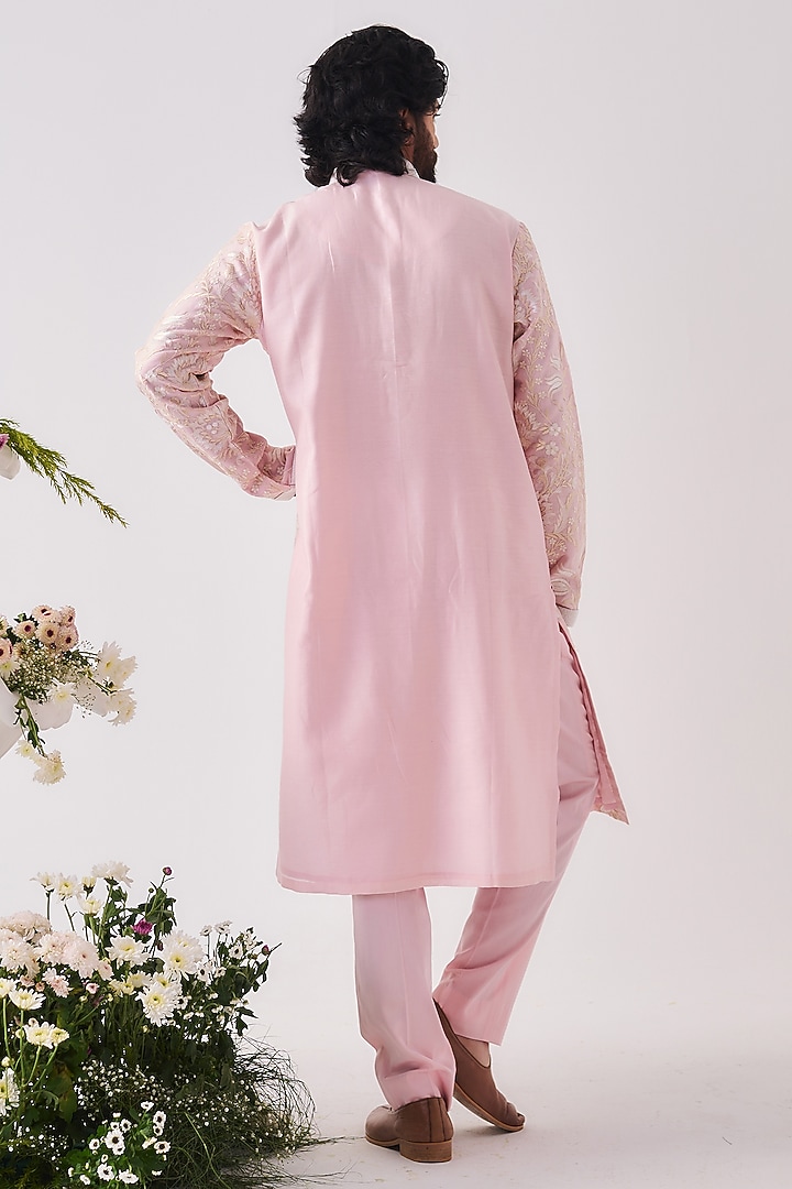 Pale Pink Chanderi Resham Embroidered Handloom Kurta Set by Wabi Sabi Men at Pernia's Pop Up Shop