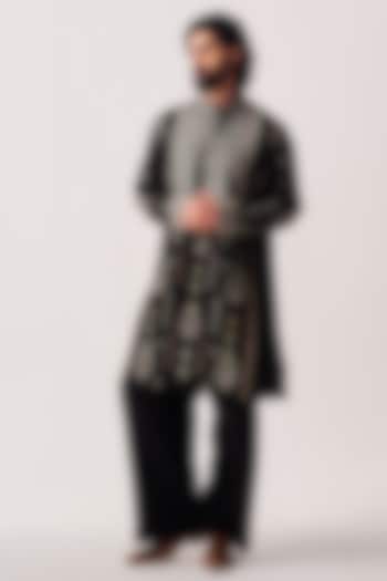 Black Chanderi Resham Embroidered Handloom Kurta Set by Wabi Sabi Men at Pernia's Pop Up Shop