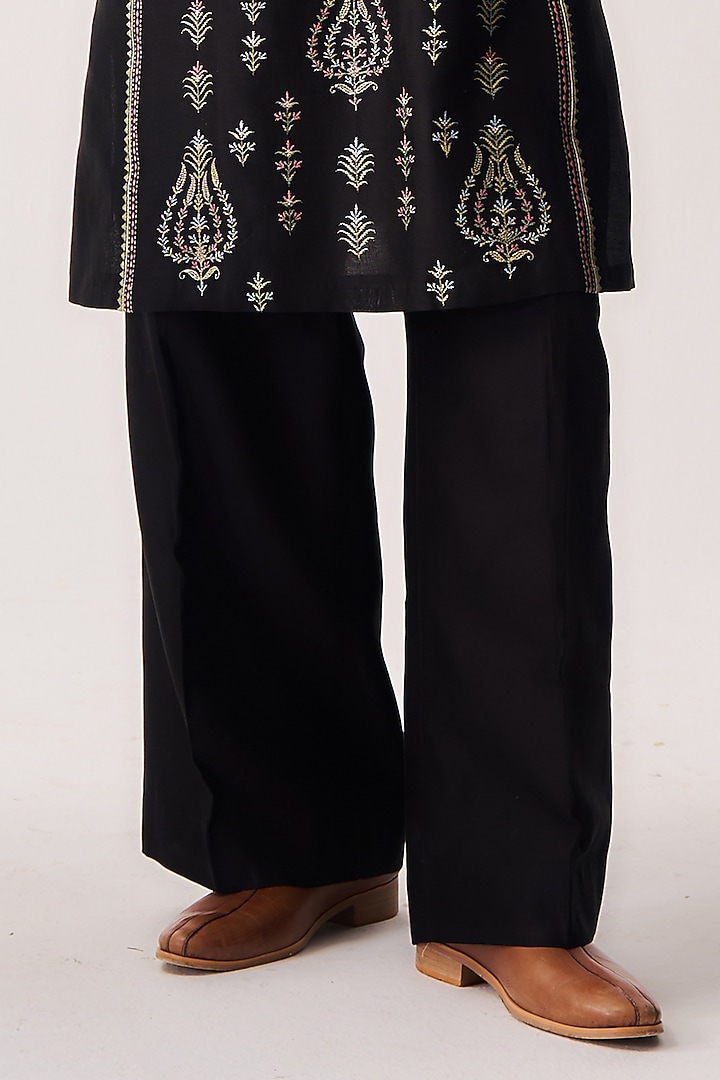 Black Chanderi Resham Embroidered Handloom Kurta Set by Wabi Sabi Men at Pernia's Pop Up Shop