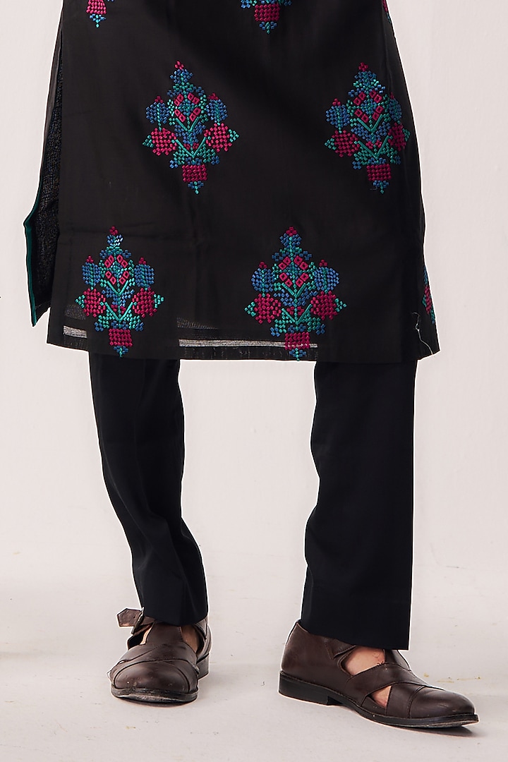 Black Chanderi Resham Embroidered Handloom Kurta Set by Wabi Sabi Men at Pernia's Pop Up Shop