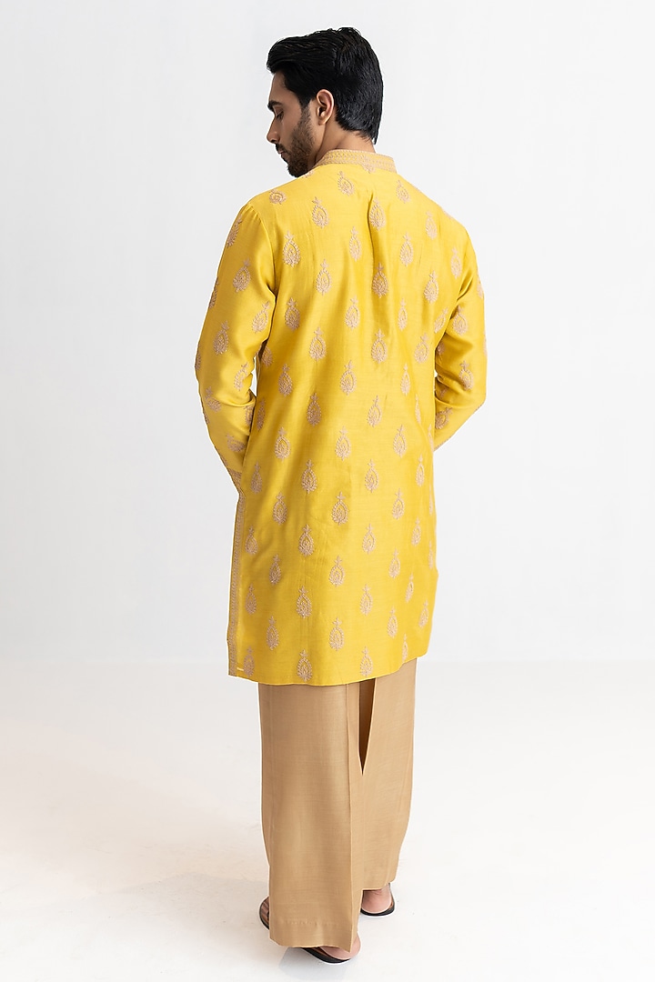 Muted Mustard Handloom Chanderi Dori Embroidered Short Kurta Set by Wabi Sabi Men at Pernia's Pop Up Shop
