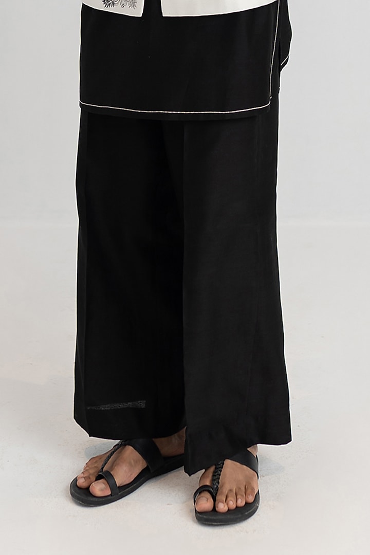White & Black Handloom Chanderi Handpainted Bundi Jacket Set by Wabi Sabi Men at Pernia's Pop Up Shop