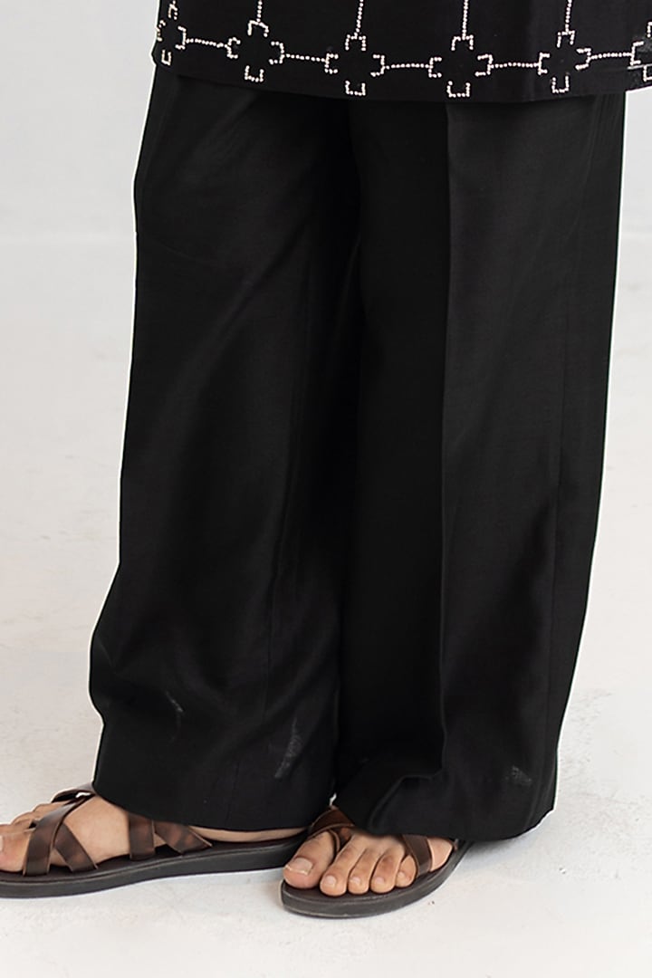 Black Handloom Chanderi Hand Embroidered Short Kurta Set by Wabi Sabi Men at Pernia's Pop Up Shop