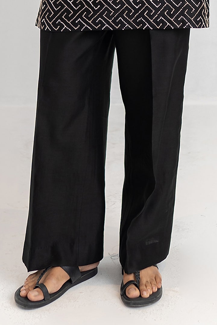 Black Handloom Chanderi Hand Embroidered Short Kurta Set by Wabi Sabi Men at Pernia's Pop Up Shop