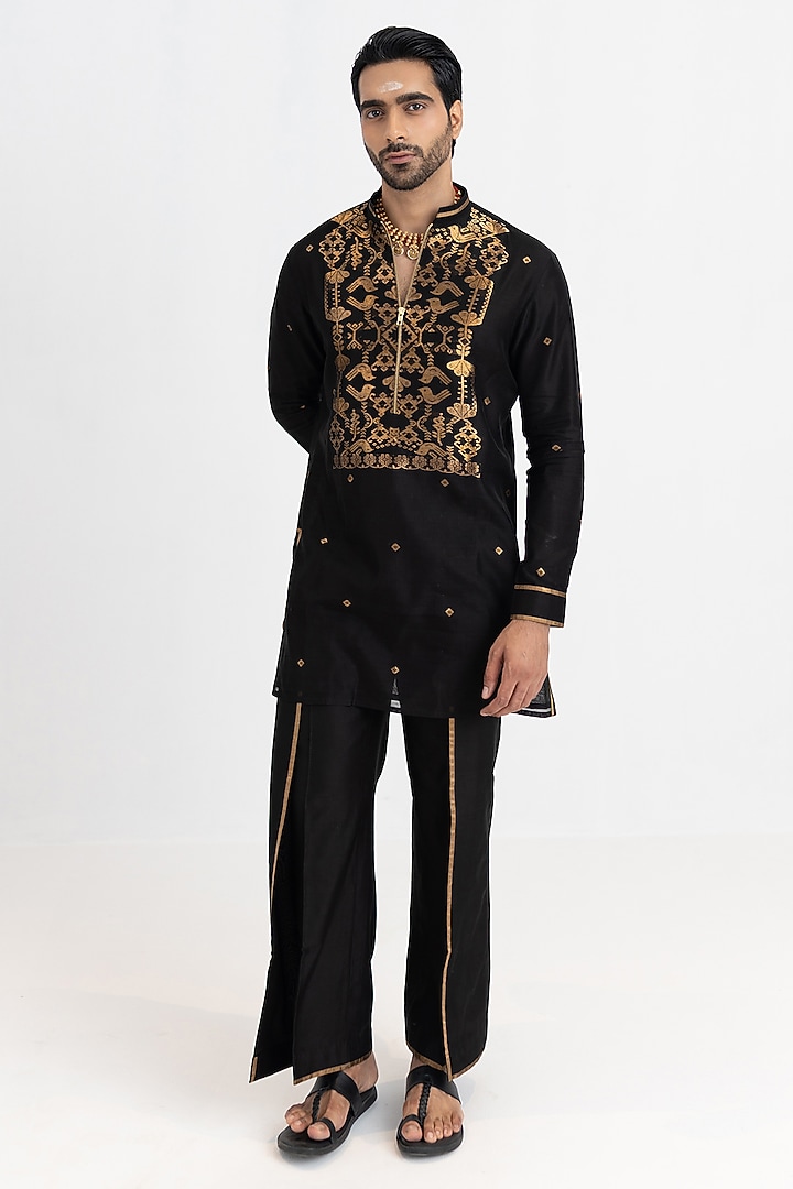 Black Handloom Chanderi Short Kurta Set by Wabi Sabi Men at Pernia's Pop Up Shop