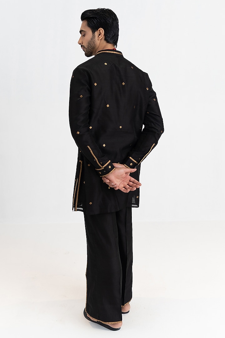 Black Handloom Chanderi Short Kurta Set by Wabi Sabi Men at Pernia's Pop Up Shop