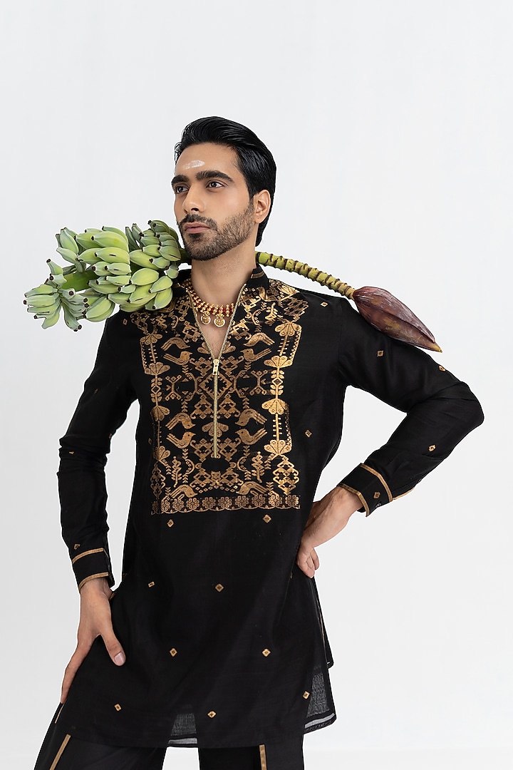 Black Handloom Chanderi Short Kurta Set by Wabi Sabi Men at Pernia's Pop Up Shop