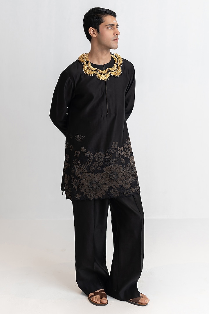 Black Handloom Chanderi Resham Embroidered Short Kurta Set by Wabi Sabi Men at Pernia's Pop Up Shop