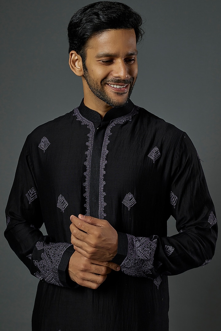 Black Embroidered Kurta Set by Wabi Sabi Men at Pernia's Pop Up Shop
