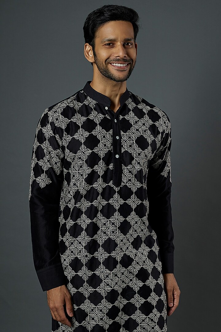 Black Embroidered Kurta Set by Wabi Sabi Men at Pernia's Pop Up Shop