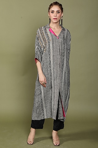 Black & Beige Dora Silk Printed Kurta Set by Wasabi