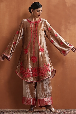 Golden Makhmal Kashmiri Embroidered Kurta Set by Wazir C