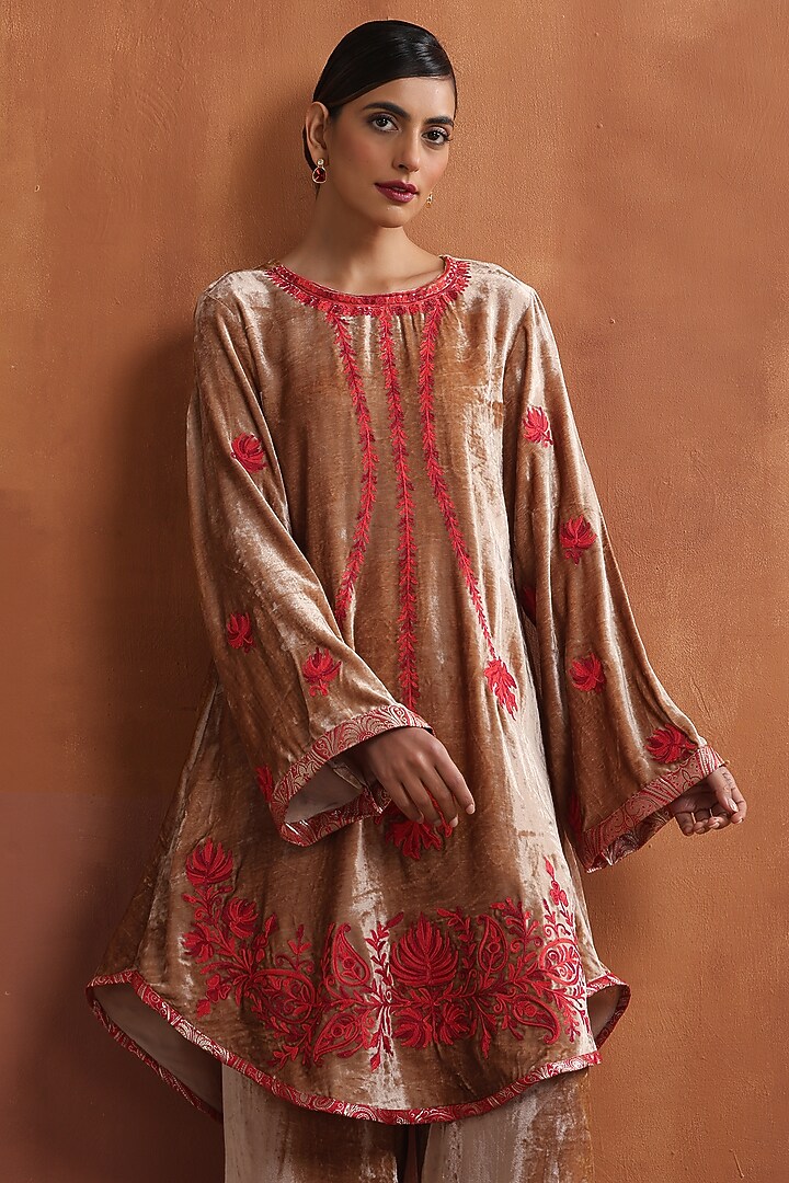 Golden Makhmal Kashmiri Embroidered Kurta Set by Wazir C at Pernia's Pop Up Shop