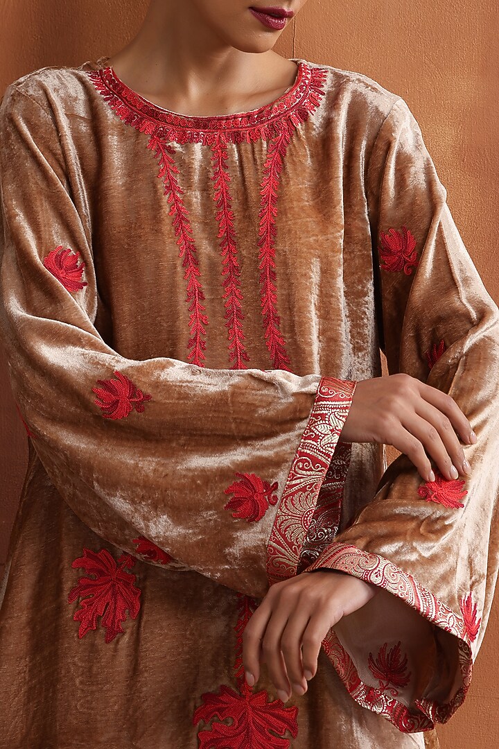 Golden Makhmal Kashmiri Embroidered Kurta Set by Wazir C at Pernia's Pop Up Shop