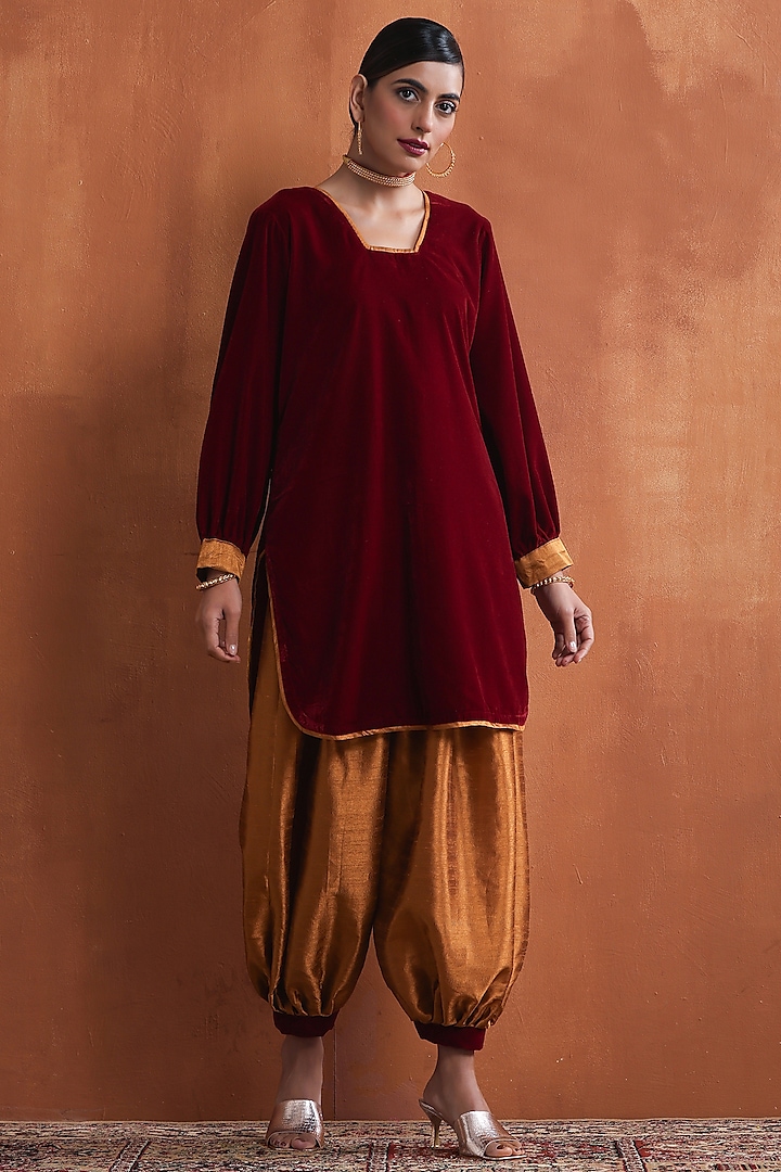 Maroon Velvet Kashmiri Tilla Embroidered Kurta Set by Wazir C at Pernia's Pop Up Shop