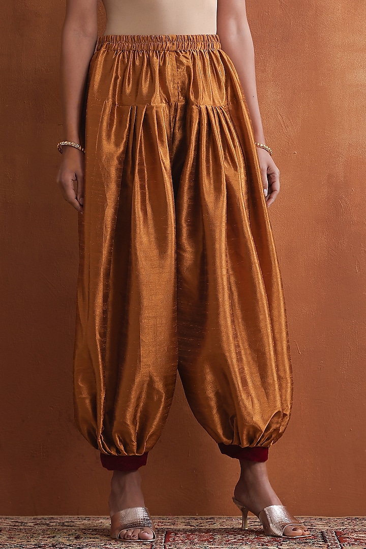 Maroon Velvet Kashmiri Tilla Embroidered Kurta Set by Wazir C at Pernia's Pop Up Shop
