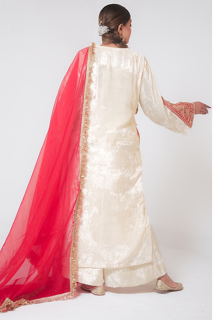 Off-White & Red Makhmal Kashmiri Golden Tilla Embroidered Kurta Set by Wazir C at Pernia's Pop Up Shop