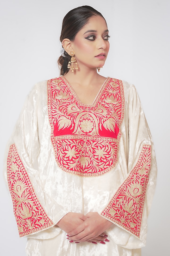 Off-White & Red Makhmal Kashmiri Golden Tilla Embroidered Kurta Set by Wazir C at Pernia's Pop Up Shop