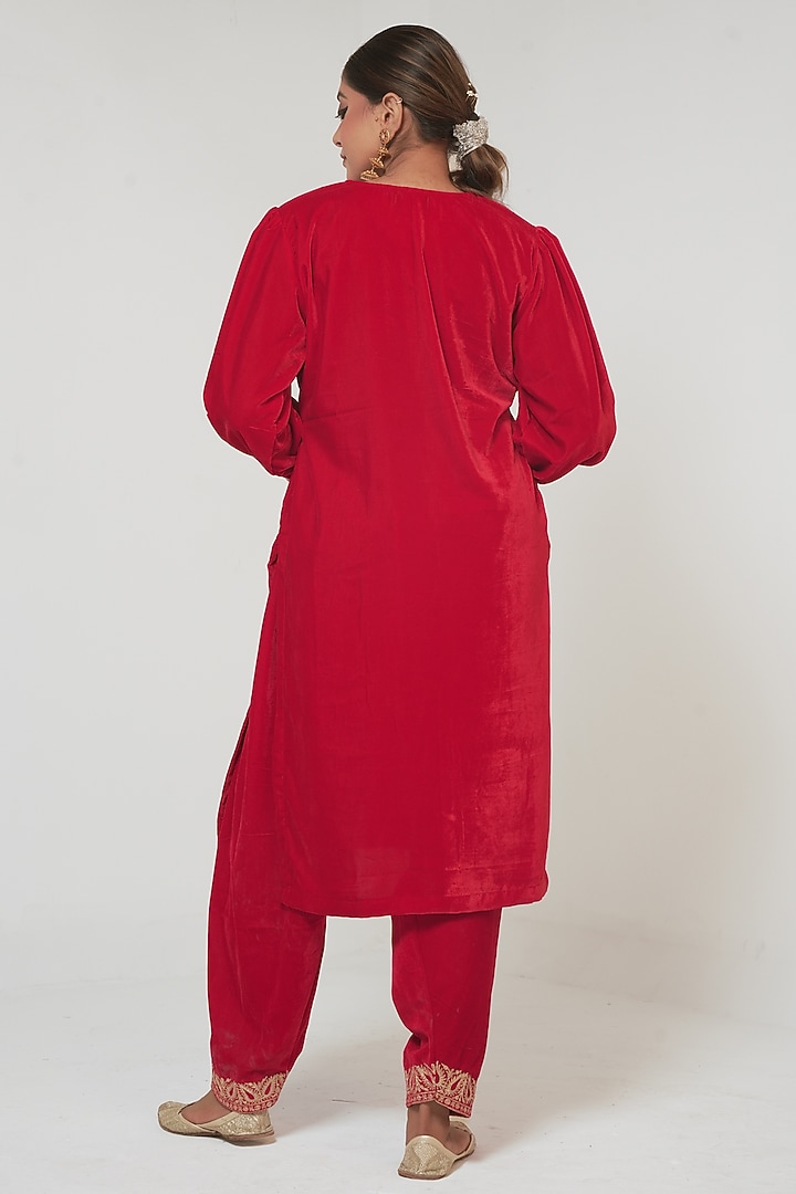 Red Velvet Kashmiri Golden Tilla Embroidered Kurta Set by Wazir C at Pernia's Pop Up Shop