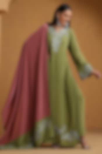 Green Crepe Kashmiri Embroidered Kurta Set by Wazir C at Pernia's Pop Up Shop