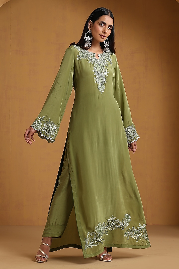 Green Crepe Kashmiri Embroidered Kurta Set by Wazir C at Pernia's Pop Up Shop