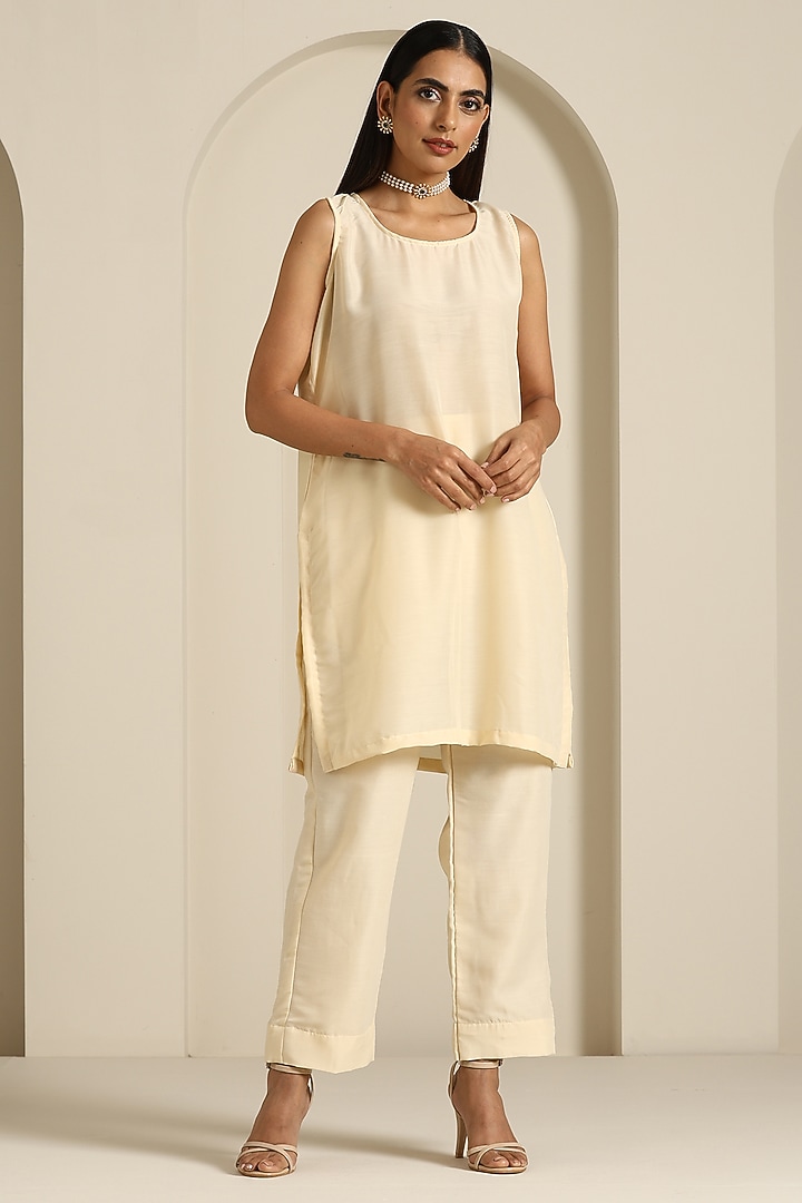 Off-White Crepe Silk Kashmiri Aari Embroidered Kaftan Set by Wazir C at Pernia's Pop Up Shop