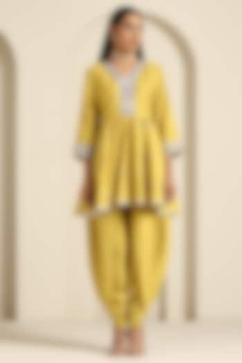 Yellow Muslin Dhoti Set by Wazir C