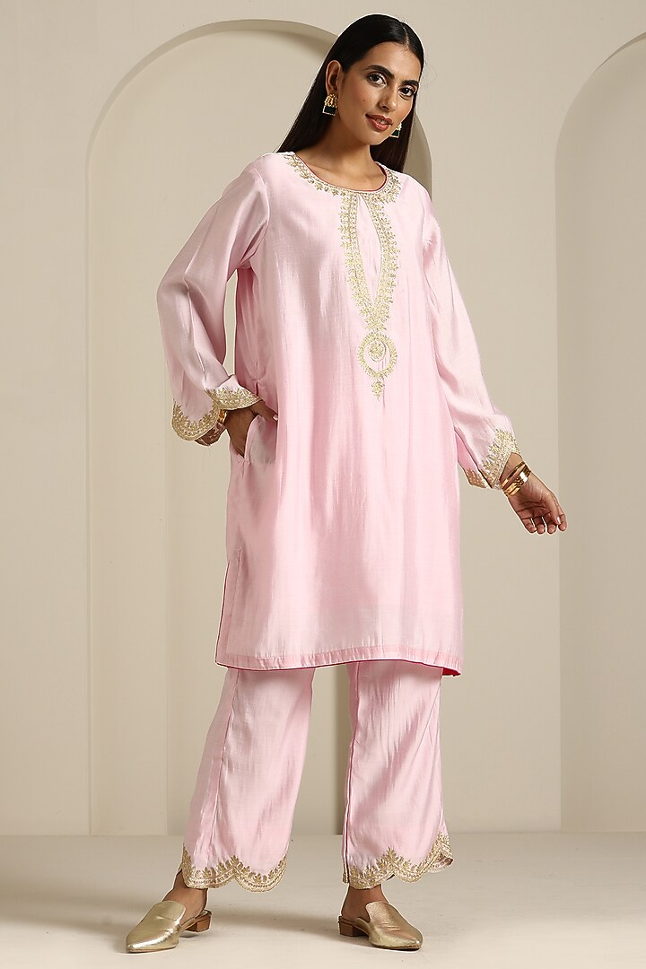 Baby Pink & Hot Pink Muslin Kashmiri Tilla Embroidered Kurta Set by Wazir C at Pernia's Pop Up Shop
