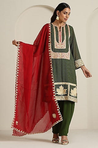 Green & Red Crepe Georgette Kashmiri Tilla Embroidered Kurta Set by Wazir C