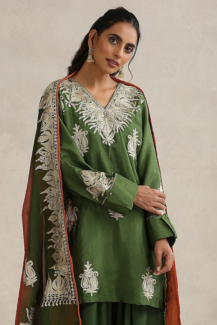 Green Silk & Cotton Kashmiri Tilla Embroidered Kurta Set by Wazir C at Pernia's Pop Up Shop