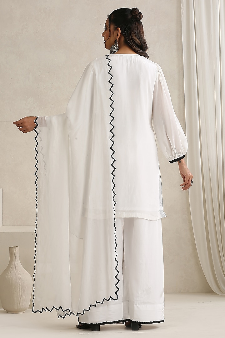White Crepe Kashmiri Aari Embroidered Kurta Set by Wazir C at Pernia's Pop Up Shop